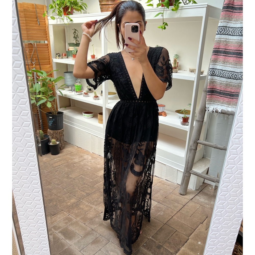 ✨BLACK LACE MAXI ROMPER ✨(WHOLESALE AVAILABLE )